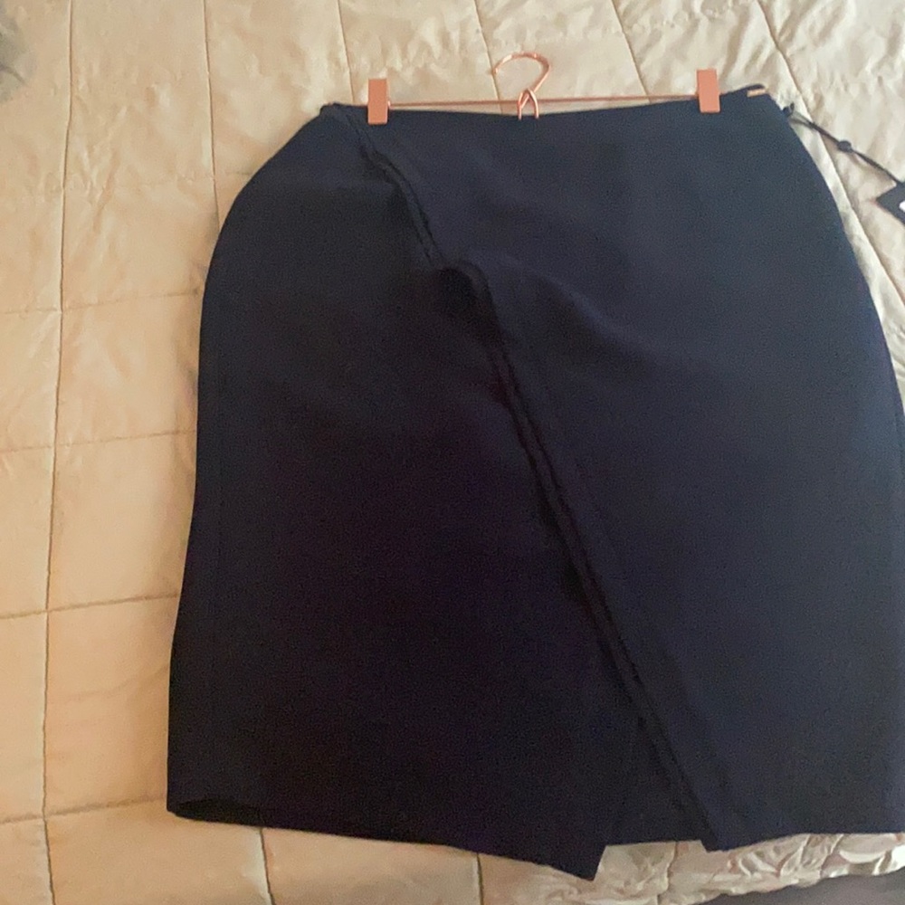 Navy blue DKNY skirt. Brand new with tags